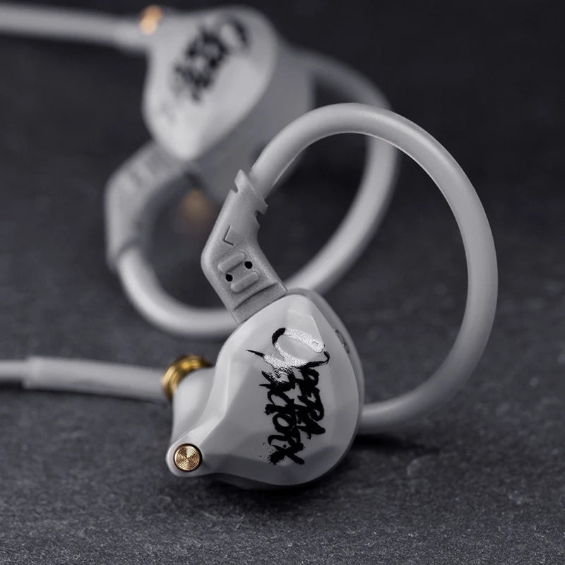 Whizzer OC1 Wired HiFi Earphones with Mic, Bass Enhanced In-Ear Headphones, Clear Vocal Dynamic Driver Earbuds with Play/Pause Control