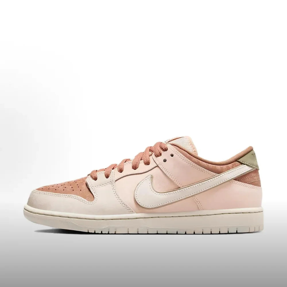 Nike Dunk SB  Trendy and minimalist, these everyday casual sneakers offer comfort and durability. HF5441-100
