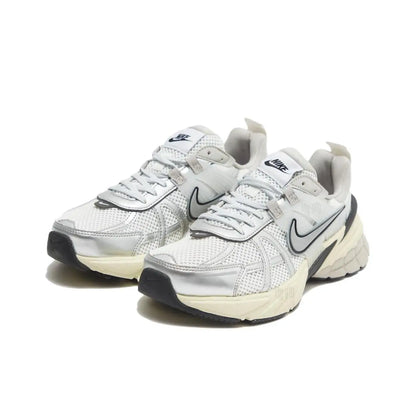 Tekaske copate Nike V2K Run Retro Udobna blaženje in trpežna konstrukcija Unisex vsakdanji casual stil FD0736-100