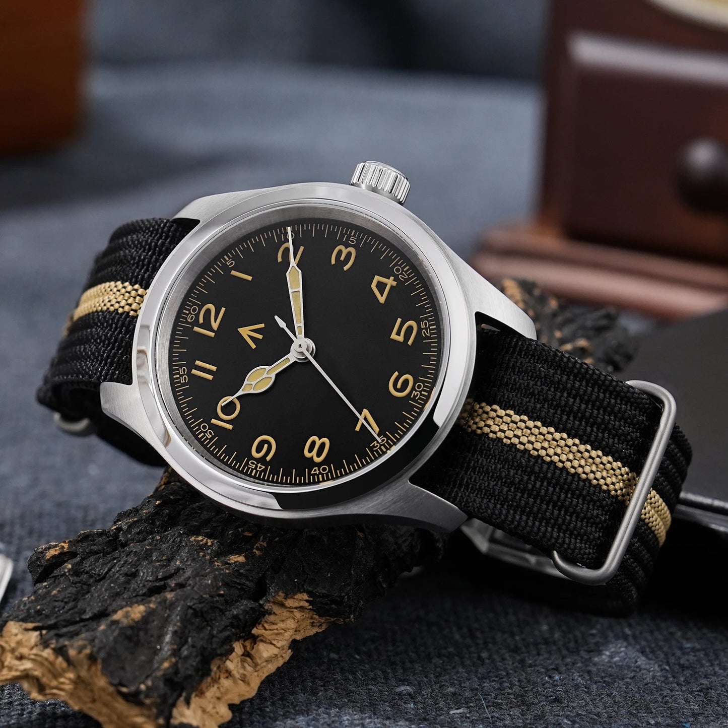 Militado ML08 38mm Quartz Watch VH31 Movement Double Domed Sapphire Crystal Wristwatch Super C3 Green Luminous Vintage Watches