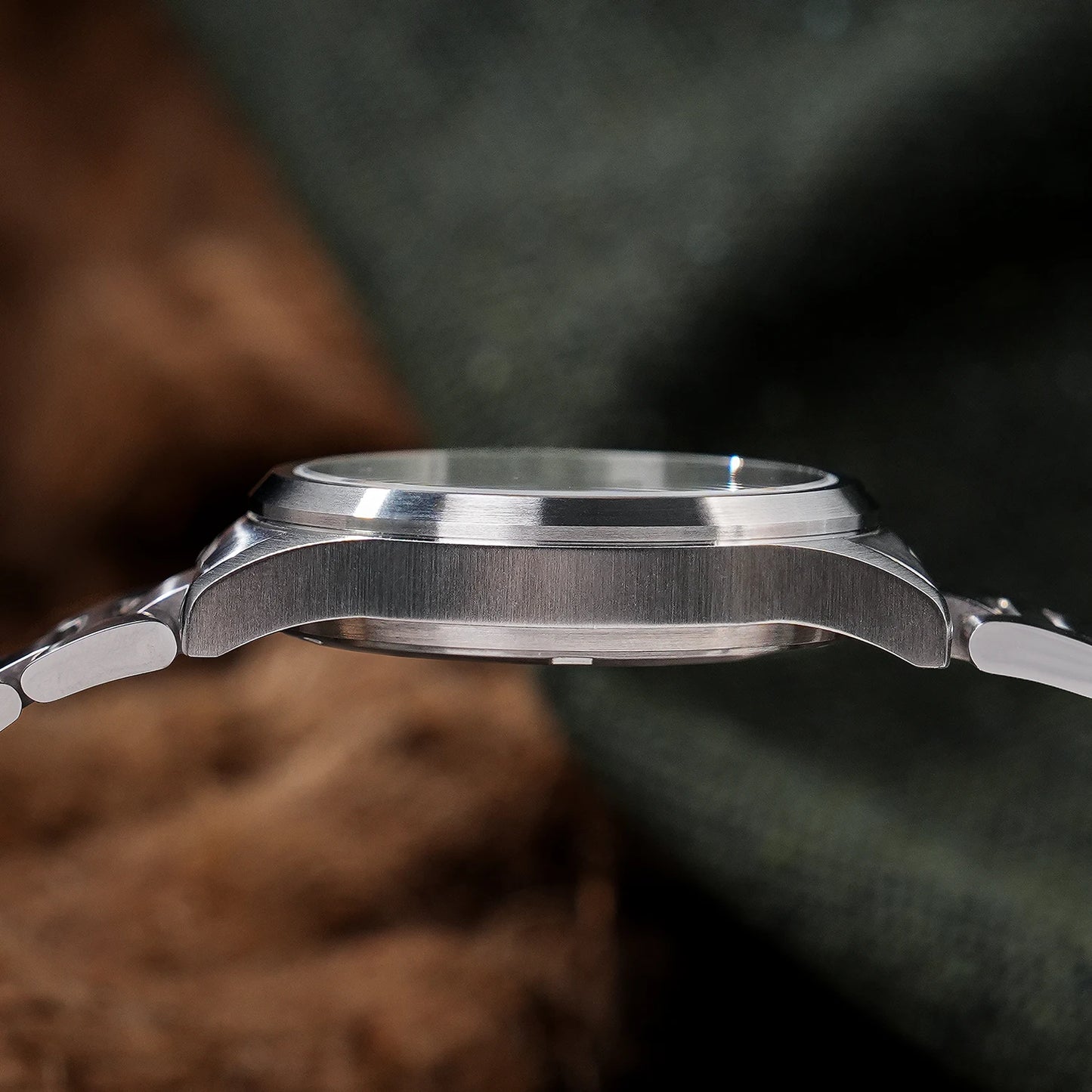MILITADO ML18 Quartz PVD 316L Steel Sapphire VH31 Sweep Second Movement Sapphire BGW9 Lume 100M Waterproof Men Wristwatch