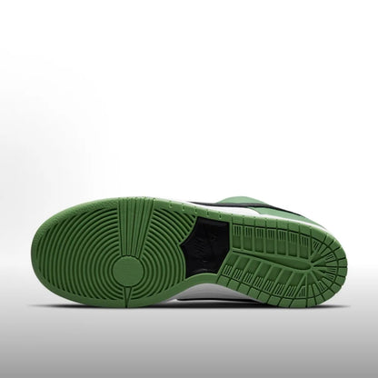 Nike Dunk SB Fashion-forward, versatile everyday low-top sneakers—durable and comfortable for casual wear BQ6817-302