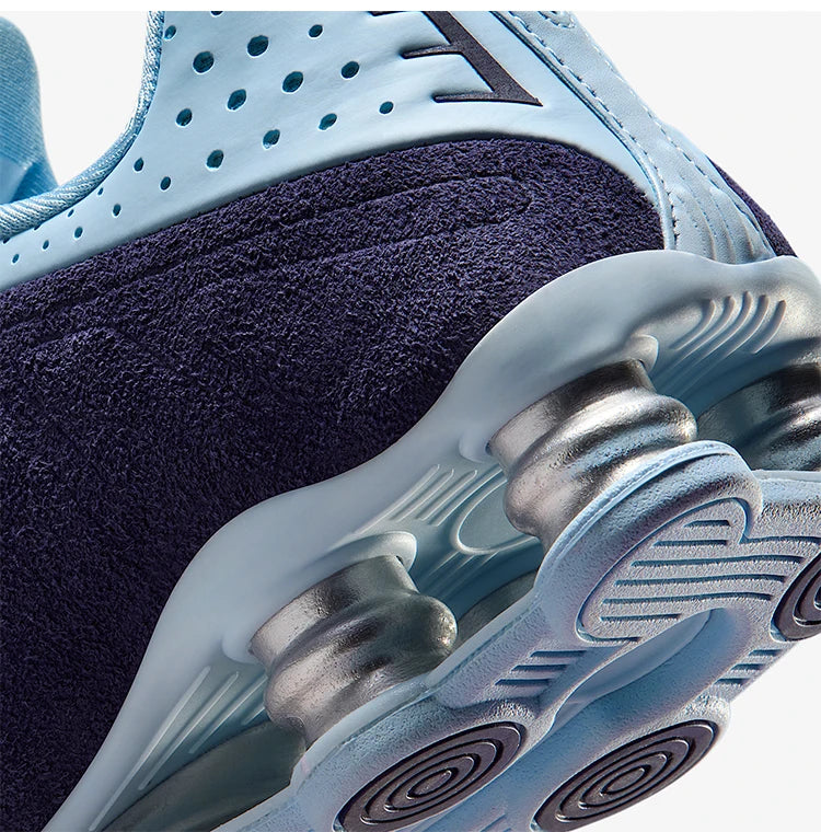 Nike Authentic W SHOX R4 ženski retro tekaški copati z oblazinjenjem HQ7739-500