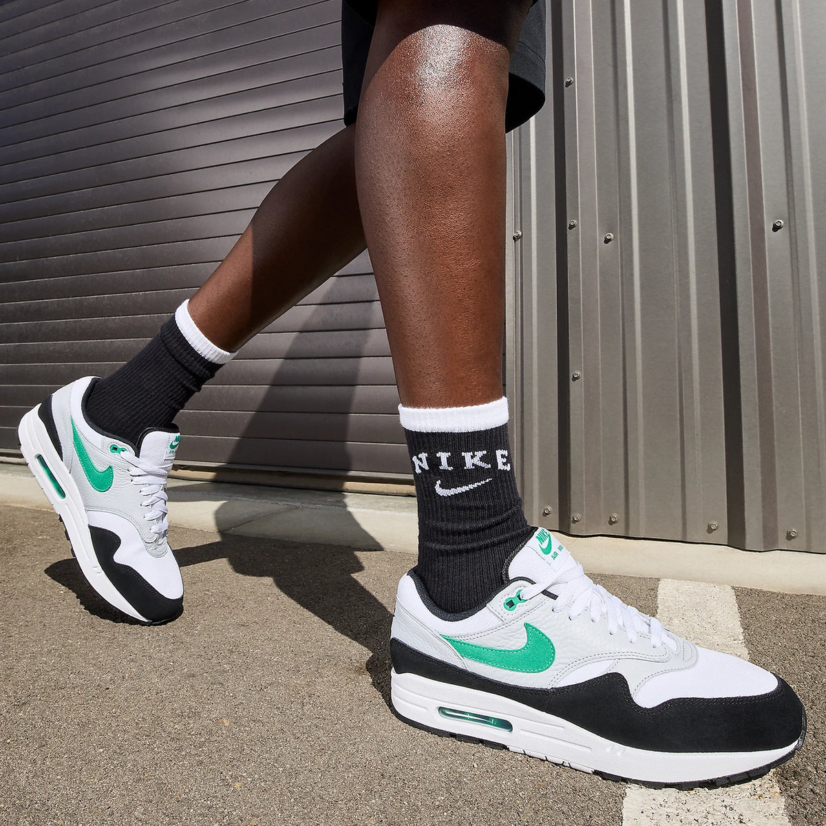 Nike originalni Air Max 1 moški klasični trpežni športni tekaški čevlji FN6952-100