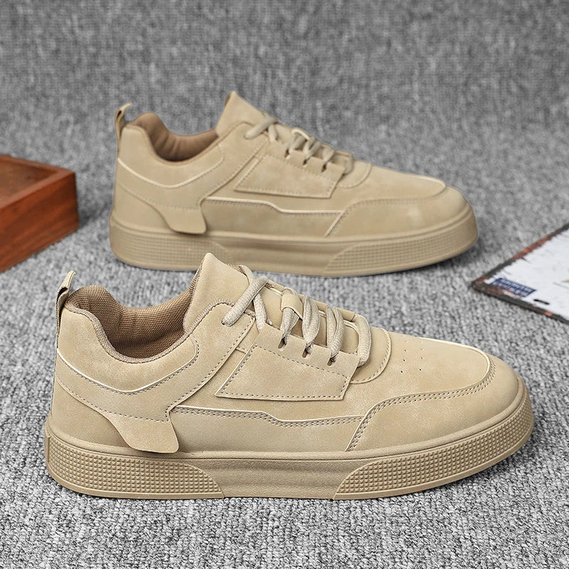 Casual sneakers i ruskind til mænd – stilfulde lave snøresko til hverdagsbrug og streetwear