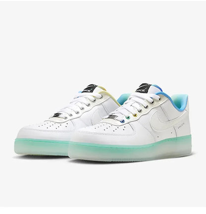Nike uradni originalni moški športni čevlji Air Force 1 '07 PRM za prosti čas FJ7066-114