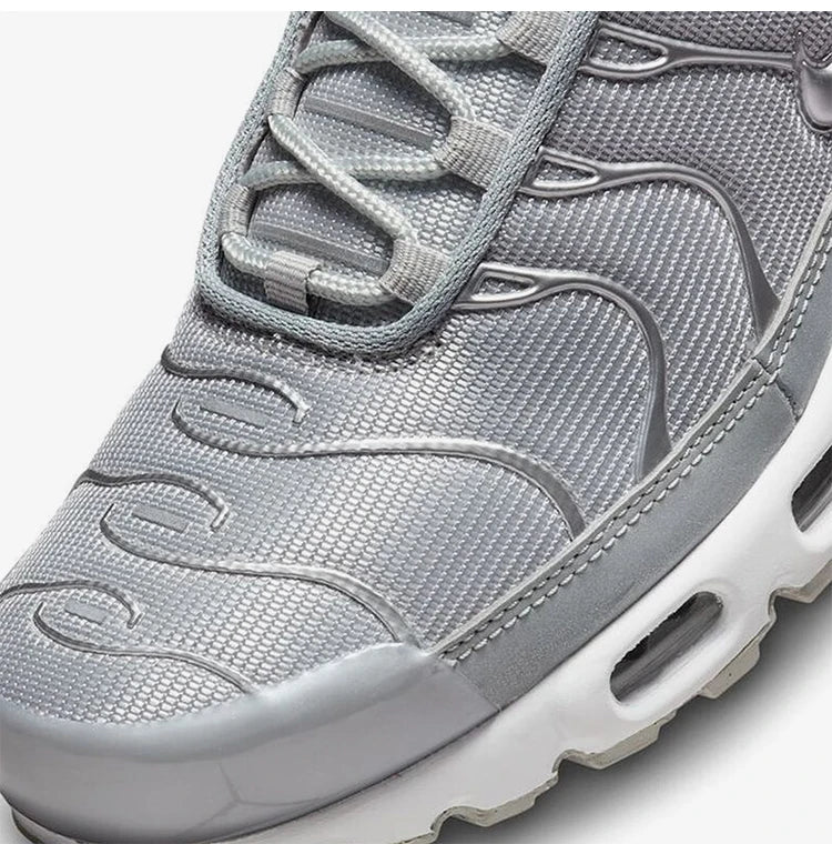 Uradni avtentični moški tekaški copati Nike AIR MAX PLUS z oblazinjenjem FJ1012-095