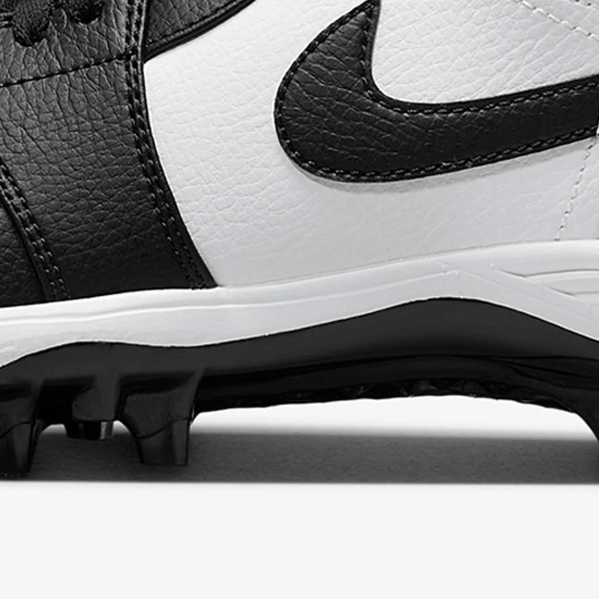 Nike Authentic Jordan moški trening čevlji za nogomet FJ6805-100