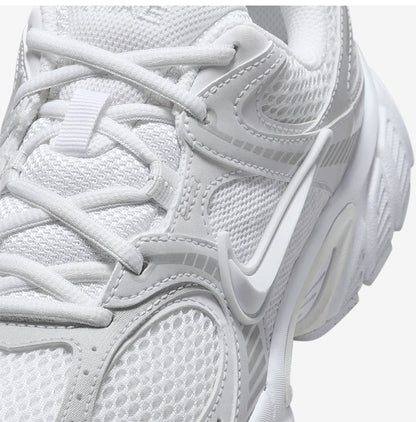 Nike uradni originalni ženski treningovski dihalni športni čevlji V5 RNR HQ7901-101