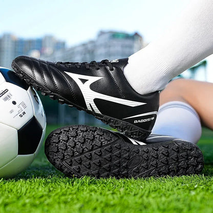 Nouvelles chaussures de football pour hommes, chaussures de football d'intérieur pour adultes, crampons de football antidérapants, crampons de sport ultralégers, crampons de futsal, entraînement sur gazon, confortables.
