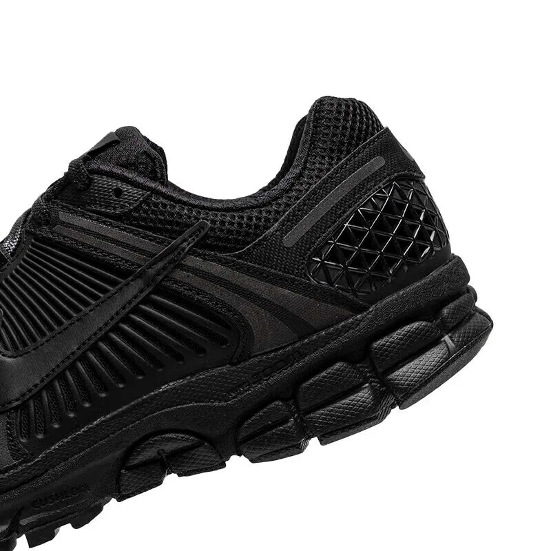 Originalni moški tekaški copati NIKE ZOOM VOMERO 5