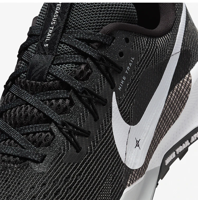 Offizielle Nike Pegasus Trail 5 Offroad-Schnürlaufschuhe für Damen DV3865-001