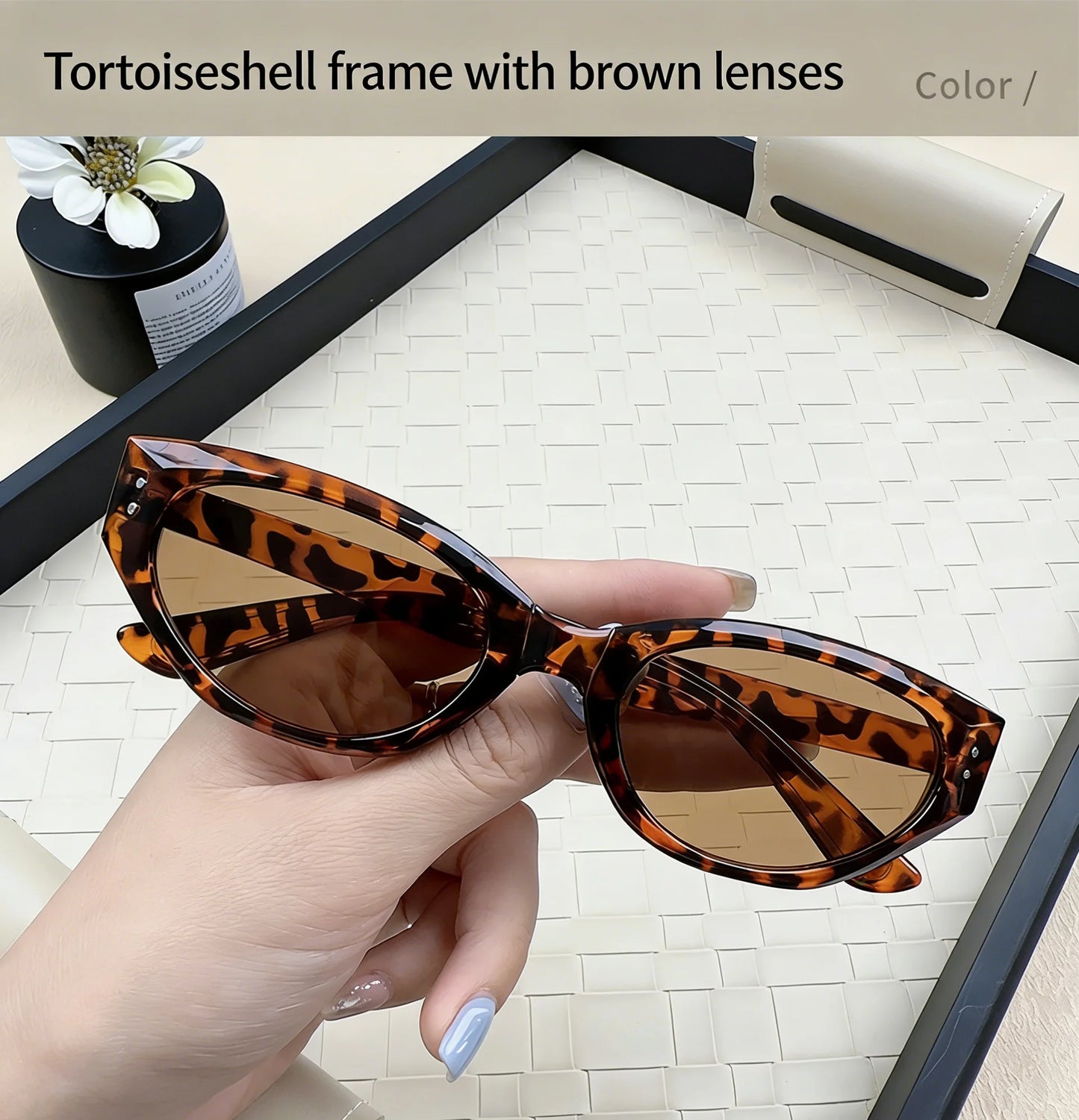 Minimalist Oval Cat-eye Glasses Women's Fashion Outdoor Folding Sunglasses Sun Shading UV Sunscreen Glasses Stylish Accessory