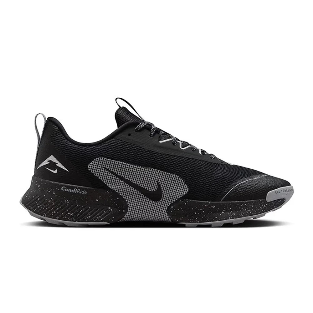 Nike Juniper Irail 3: udobni, trpežni in stabilni nizki tekaški čevlji za moške v črni in sivi barvi FQ0904-001