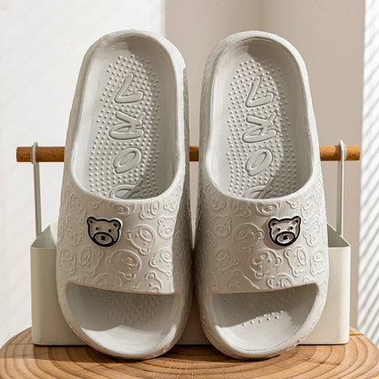 Pantoufles d'été pour hommes et femmes, sandales imprimées petit ours, salle de bain intérieure, antidérapantes, douces, chaussures décontractées pour dortoir, Couple