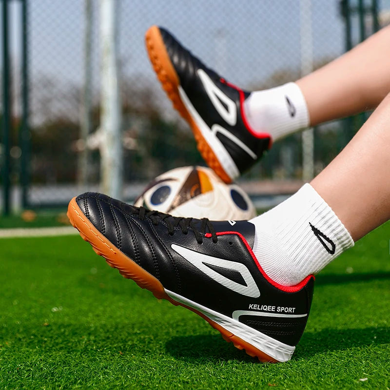 Najbolje prodajani unisex nogometni čevlji za mlade s špicami za umetno travo, protizdrsni, z dihalnim usnjenim zgornjim delom, lahki in trpežni za nogometni trening