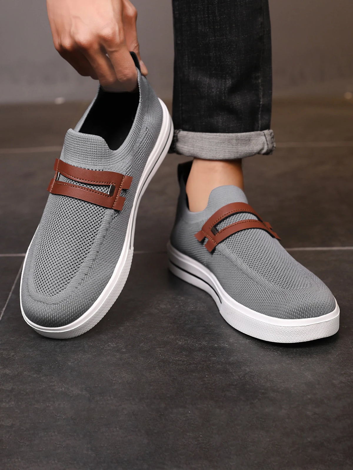 New Men Sports Shoes Mesh Breathable Casual Shoes Outdoor EVA Soft-Soled Walking Shoes Lightweight Comfortable Men Sports Shoes