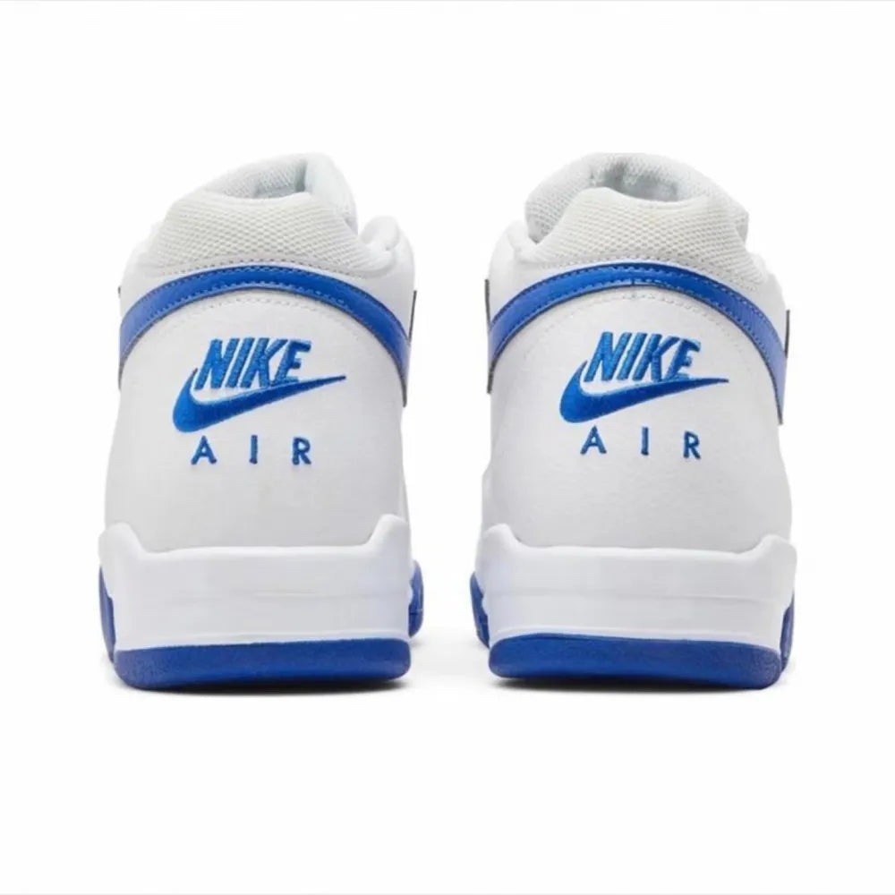 Nike Flight Legacy – bekväma och mångsidiga retro-basketskor i mellanhög modell för herrar, vit/blå, BQ4212-103