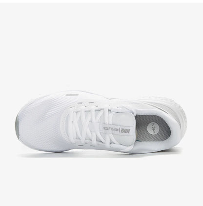Nike uradni originalni ženski lahki tekaški copati REVOLUTION 5 s protizdrsno podlago BQ3207-100