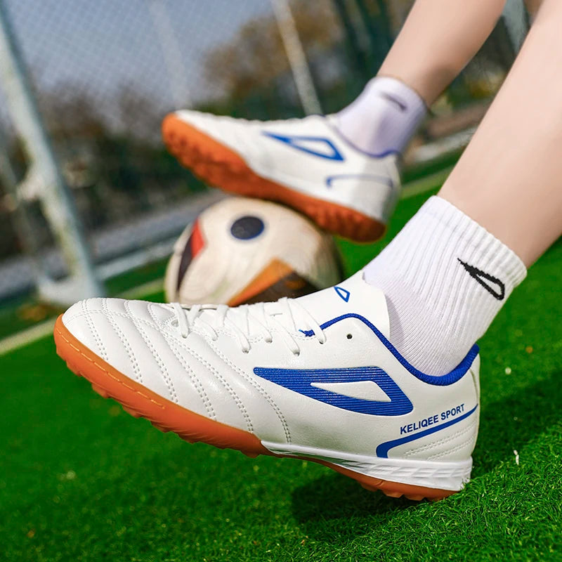 Najbolje prodajani unisex nogometni čevlji za mlade s špicami za umetno travo, protizdrsni, z dihalnim usnjenim zgornjim delom, lahki in trpežni za nogometni trening