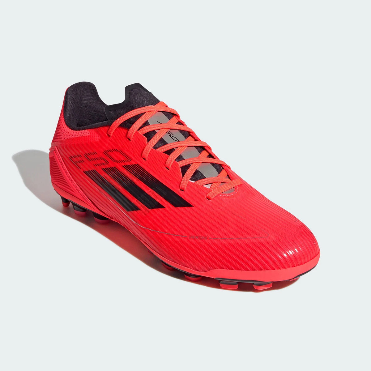 Chaussures de football Adidas authentiques F50 LEAGUE, modèle IF1329, pour hommes et femmes, conçues pour résister à l’usure lors de la pratique de sports.