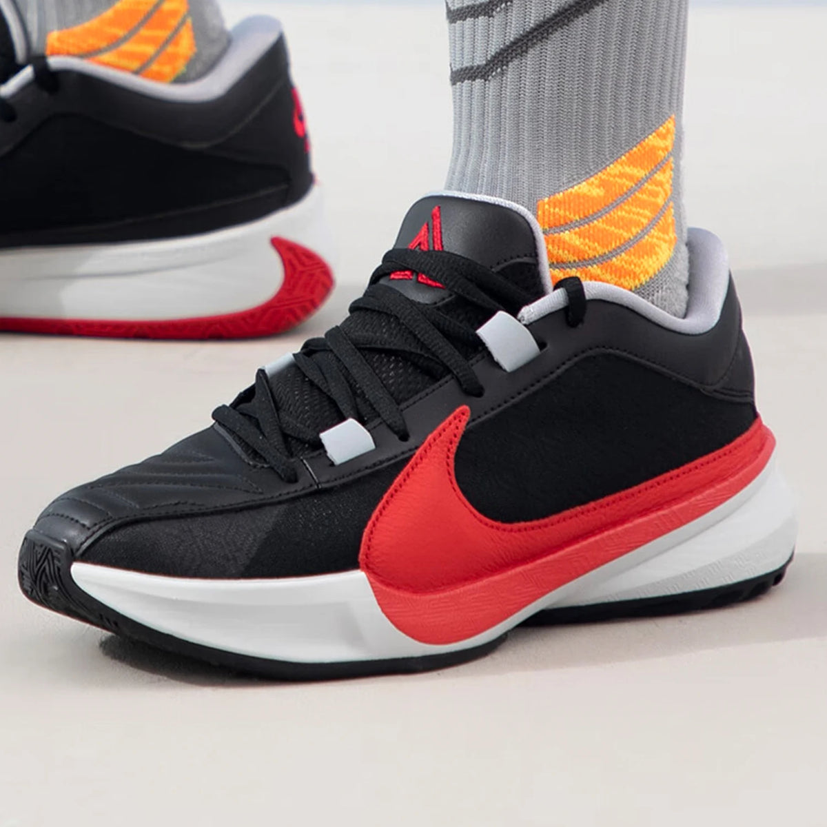 Uradni originalni moški košarkarski trening čevlji Nike Zoom Freak 5 EP DX4996-004