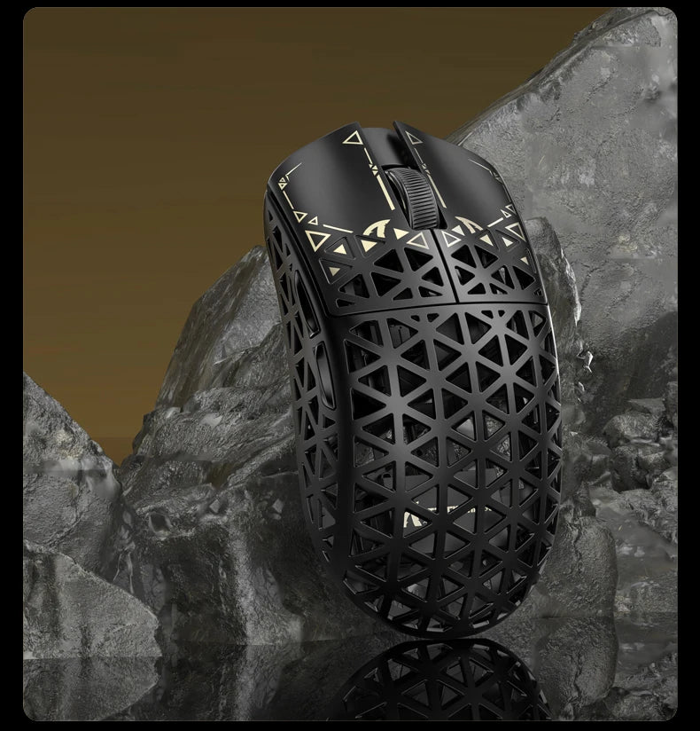 ATTACK SHARK R5 Ultra Carbon Fiber kabellose Gaming-Maus, PixArt PAW3950MAX Gaming-Sensor, 42000DPI, 8000Hz, MCU Nordic 52840