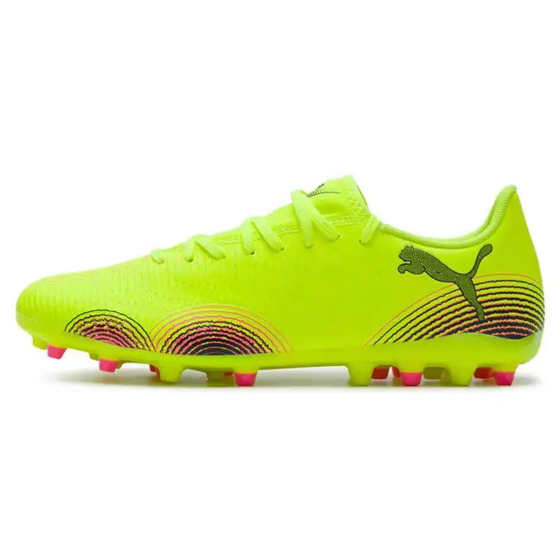 PUMA moški nogometni čevlji z žeblji MG 108376-03 iz sintetičnega usnja s teksturo za boljši nadzor