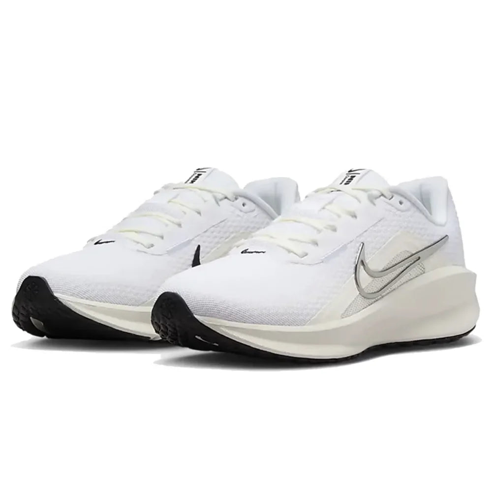Tekaski čevlji Nike DOWNSHIFTER 13 – ženski protizdrsni, trpežni in dihalni športni čevlji FD6476-100