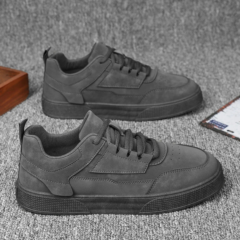 Casual sneakers i ruskind til mænd – stilfulde lave snøresko til hverdagsbrug og streetwear