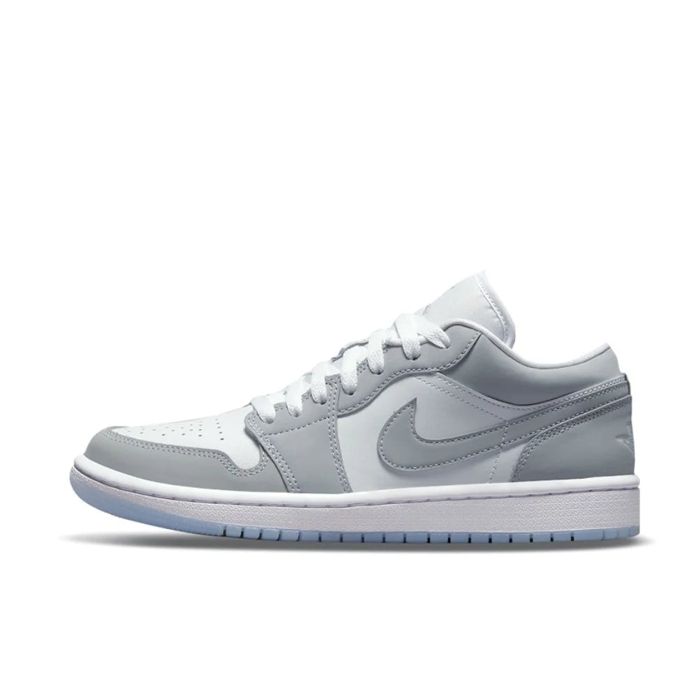 Nike Air Jordan 1 Low unisex košarkarske copate, klasična oblazinjenost, udobje, lahkost in podpora za športno in vsakodnevno nošenje DC0774-101