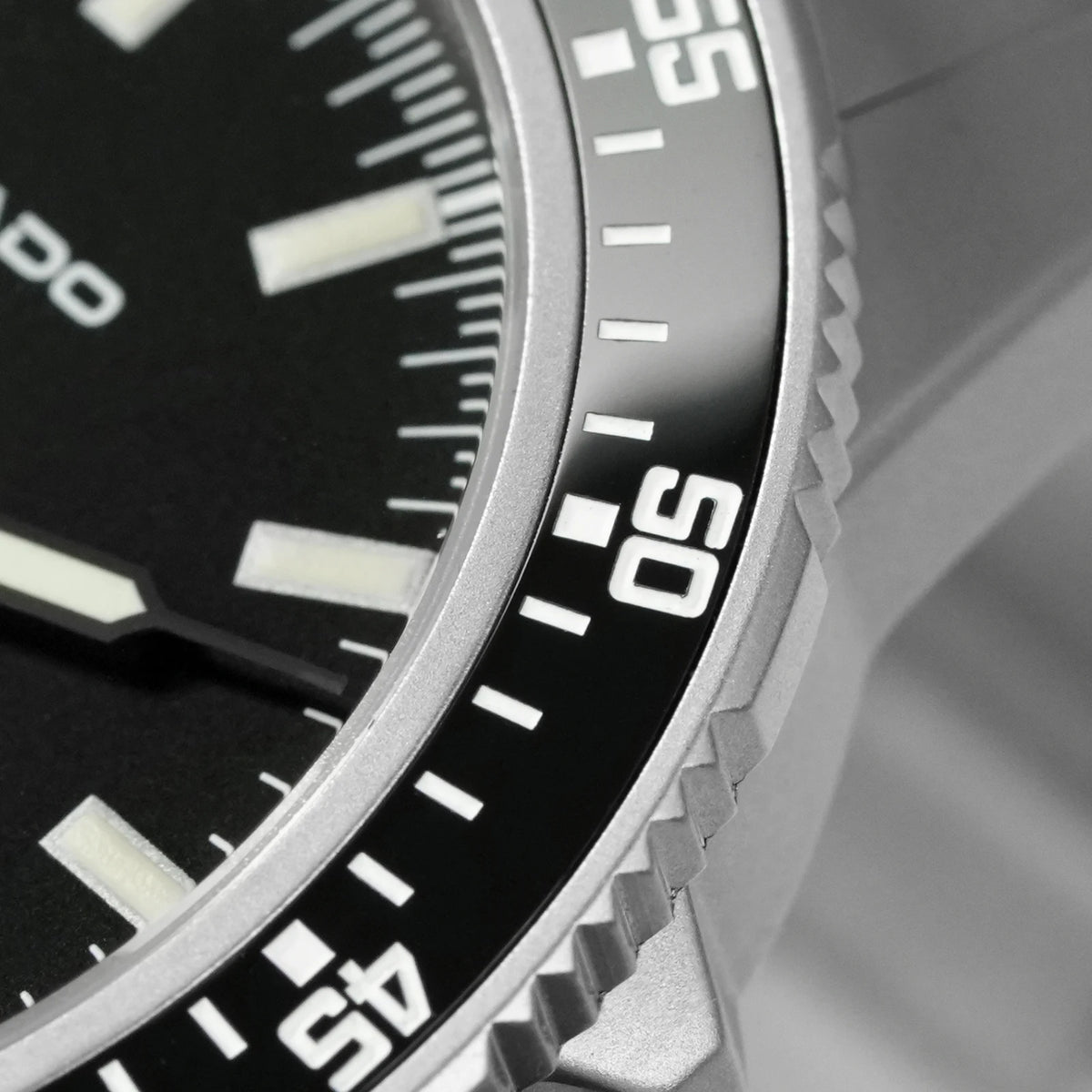 MILITADO  ML25 Quartz Dive Watch VH31 Sweep Second Sapphire Crystal 200M Waterproof BGW9 Lume Ceramic Bezel Men Watch
