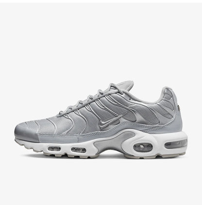 Uradni avtentični moški tekaški copati Nike AIR MAX PLUS z oblazinjenjem FJ1012-095