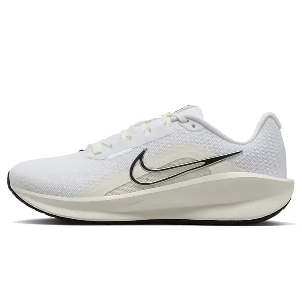 Tekaski čevlji Nike DOWNSHIFTER 13 – ženski protizdrsni, trpežni in dihalni športni čevlji FD6476-100