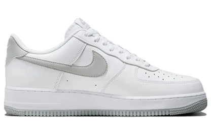 Nike Air Force 1 '07 Bianco Grigio Fumo Chiaro Scarpe da skate casual comode con ammortizzazione AF1 basse da uomo Streetwear FJ4146-100
