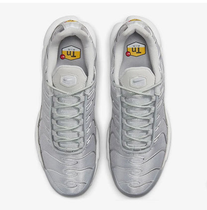 Uradni avtentični moški tekaški copati Nike AIR MAX PLUS z oblazinjenjem FJ1012-095