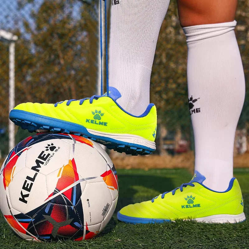 Kelme Tf Broken Nail Pantofi de fotbal pentru adulți și tineri Pantofi de fotbal antiderapanti pentru gazon artificial Pantofi de fotbal pentru jocul de cinci contra cinci Pantofi de fotbal sportivi