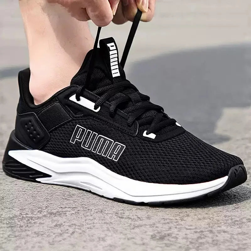 PUMA Sneakers de course respirantes en mesh léger avec grand logo noir et blanc 311095-01