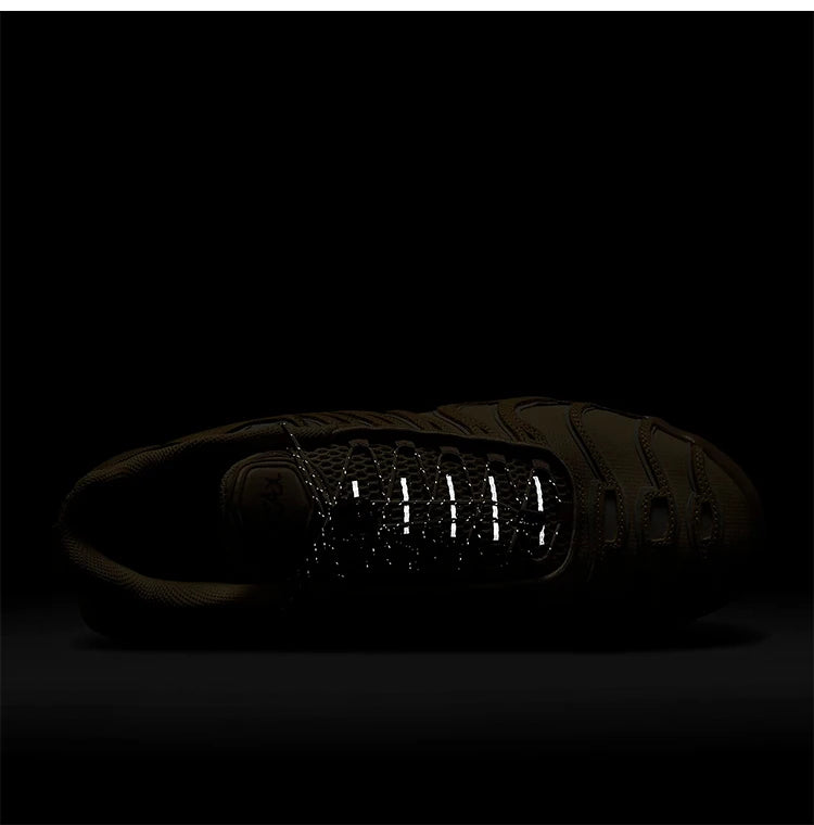 Nike originalni Air Max Plus udobni moški tekaški copati FZ5049-222