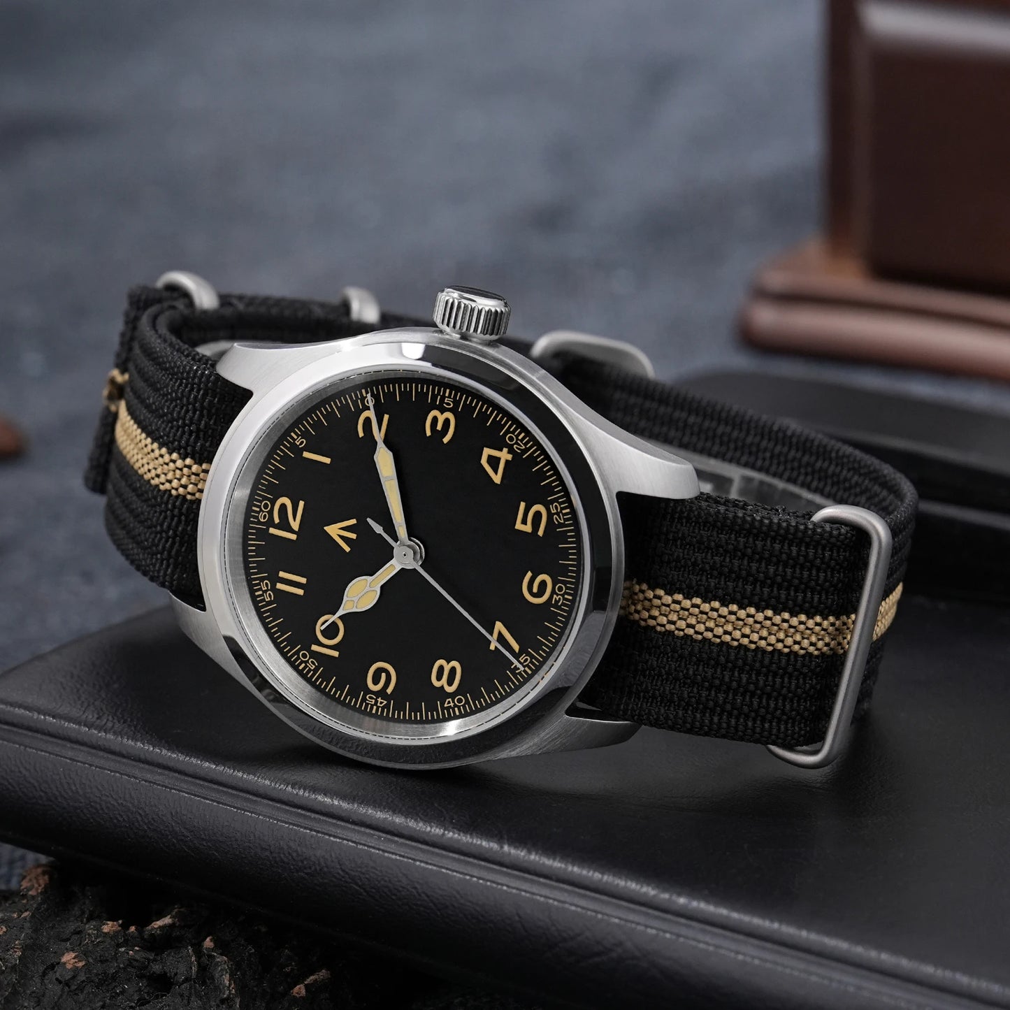 Militado ML08 Quartz Watch VH31 Movement Double Domed Sapphire Crystal Wristwatch Super C3 Green Luminous 38mm Vintage Watches