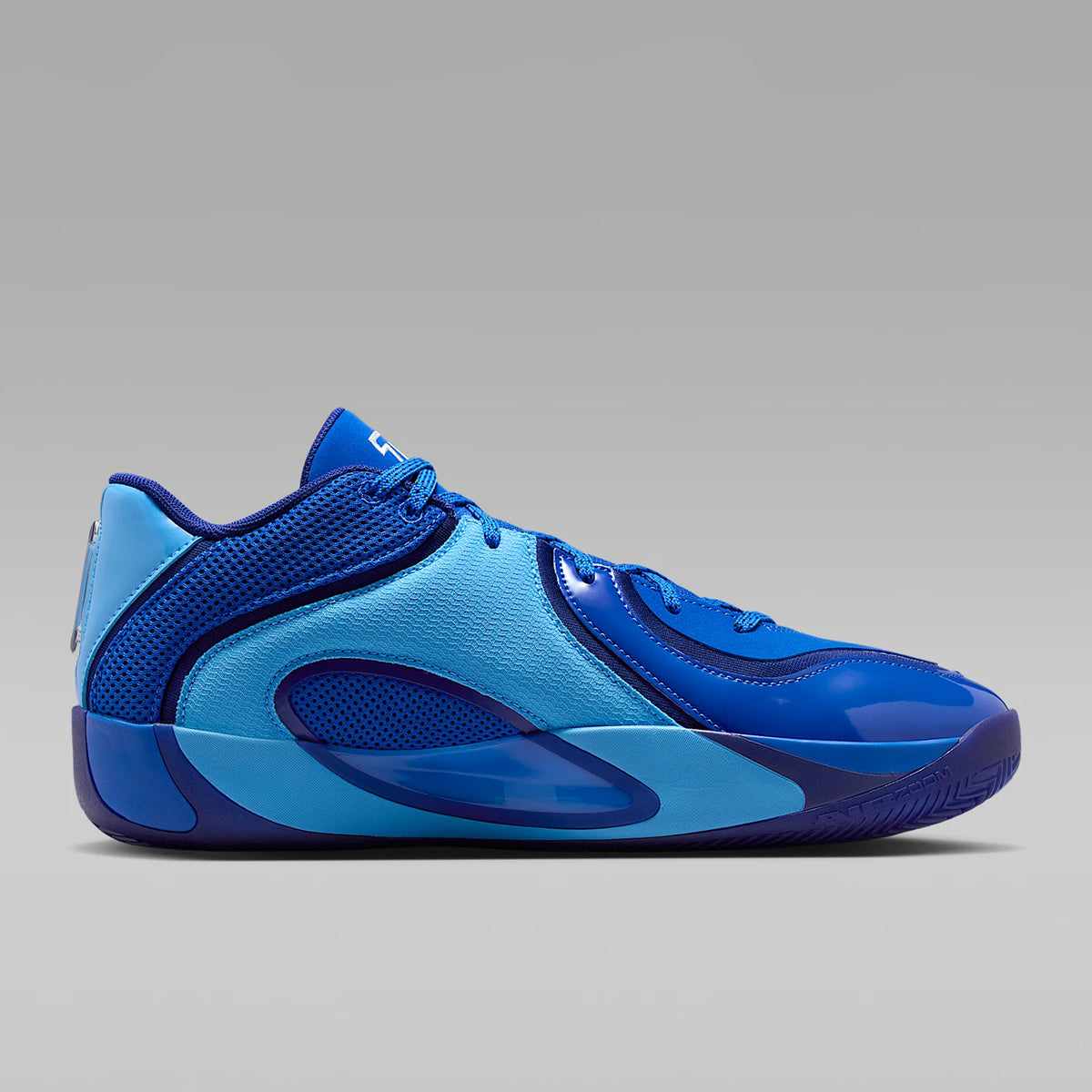 Nike Authentic Jordan moške modne košarkarske copate z oblazinjenim podplatom HQ4613-401