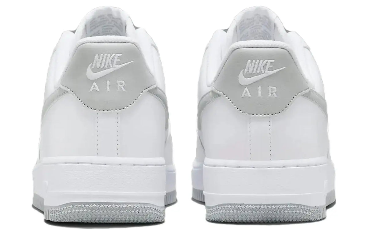 Nike Air Force 1 '07 Bianco Grigio Fumo Chiaro Scarpe da skate casual comode con ammortizzazione AF1 basse da uomo Streetwear FJ4146-100