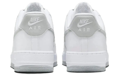 Nike Air Force 1 '07 Bianco Grigio Fumo Chiaro Scarpe da skate casual comode con ammortizzazione AF1 basse da uomo Streetwear FJ4146-100