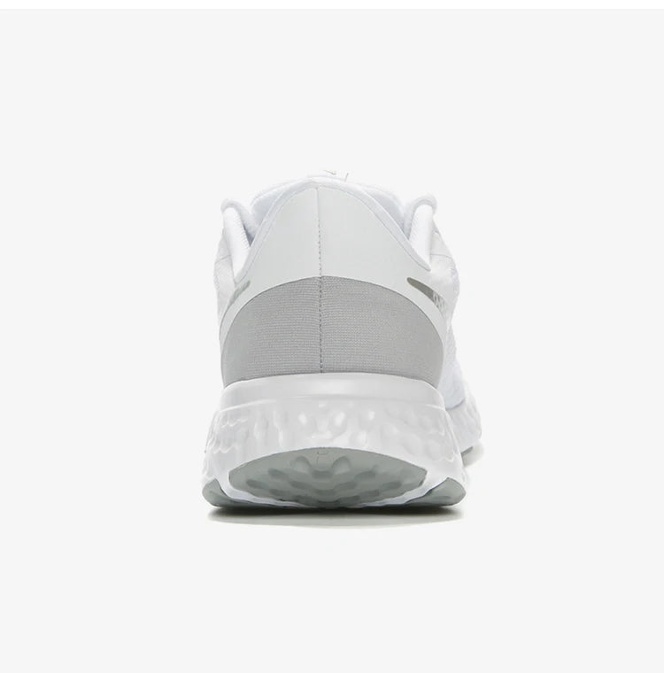 Nike uradni originalni ženski lahki tekaški copati REVOLUTION 5 s protizdrsno podlago BQ3207-100