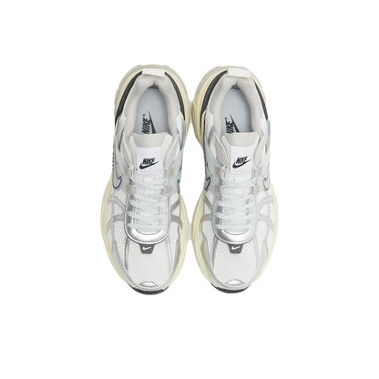 Tekaske copate Nike V2K Run Retro Udobna blaženje in trpežna konstrukcija Unisex vsakdanji casual stil FD0736-100