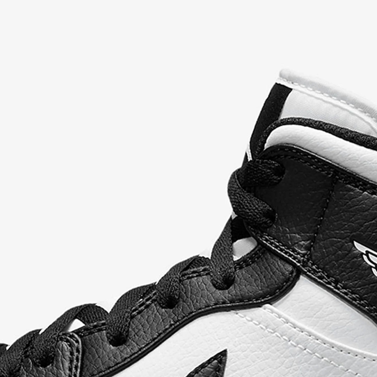 Nike Authentic Jordan moški trening čevlji za nogomet FJ6805-100
