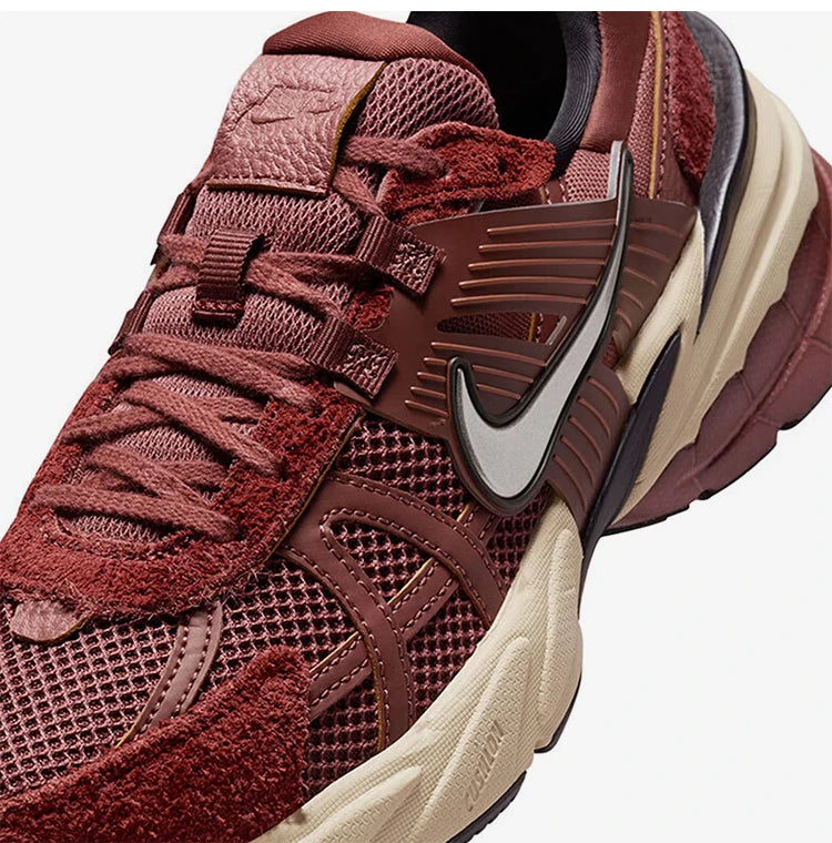 Nike Official Authentic W NIKE V2K RUN Retro-skor för kvinnor, slitstarka ”dad shoes” FN6703-201