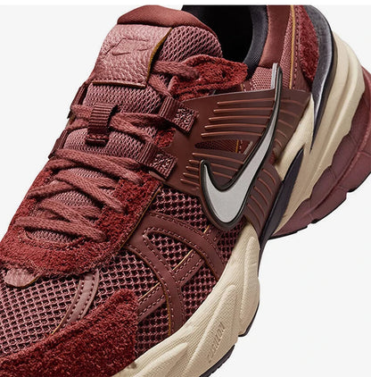 Nike Official Authentic W NIKE V2K RUN Retro-skor för kvinnor, slitstarka ”dad shoes” FN6703-201