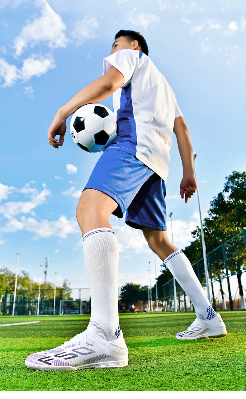 Nuove scarpe da calcio da uomo di alta qualità, tacchetti, scarpe da football, sneakers bestseller indoor per futsal, antiscivolo, da partita su erba, alte, outdoor