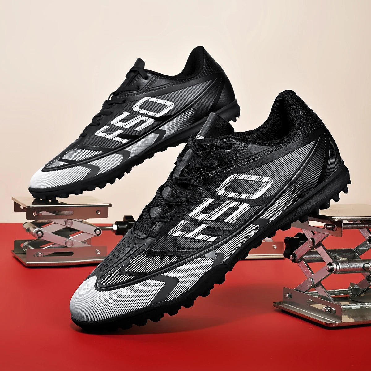 Chaussures de football pour hommes, modèle TF pour terrains synthétiques, tige en PU respirant, crampons en caoutchouc antidérapants, baskets de football pour adultes, idéales pour l’entraînement sur gazon synthétique